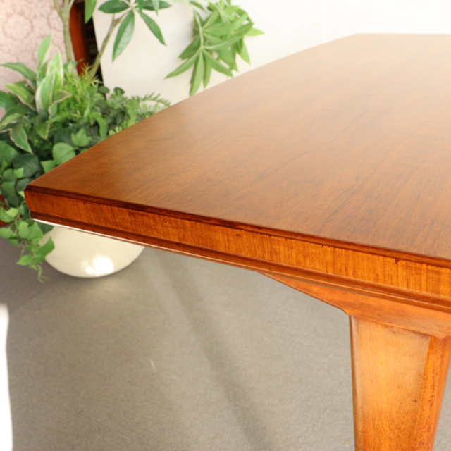 アルフレッド・コックスalfred coxのダイニングテーブル