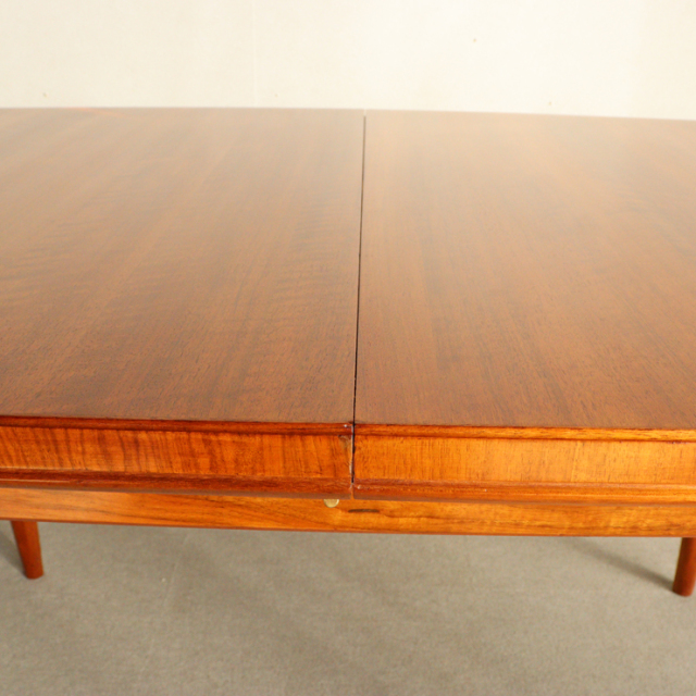 アルフレッド・コックスalfred coxのダイニングテーブル