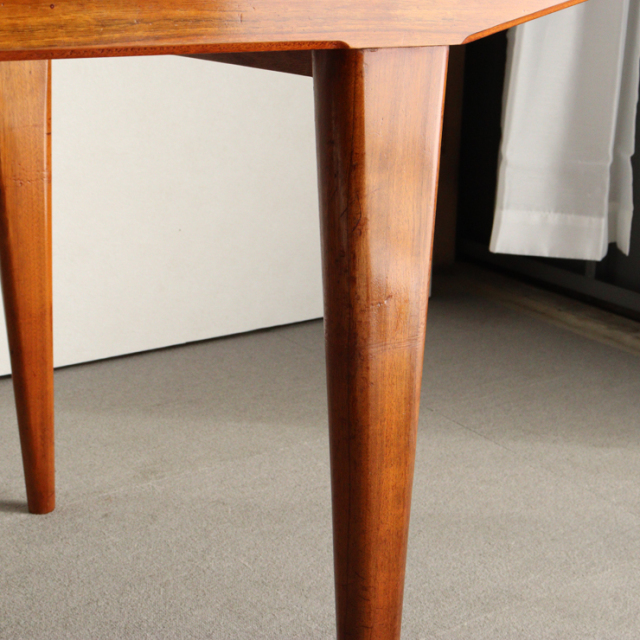 アルフレッド・コックスalfred coxのダイニングテーブル