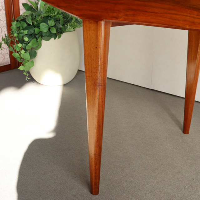 アルフレッド・コックスalfred coxのダイニングテーブル