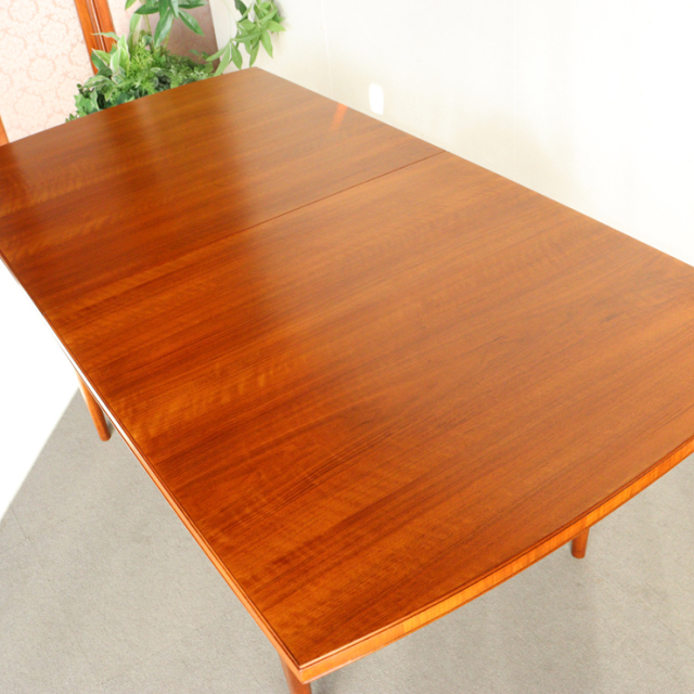 アルフレッド・コックスalfred coxのダイニングテーブル