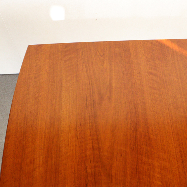 アルフレッド・コックスalfred coxのダイニングテーブル