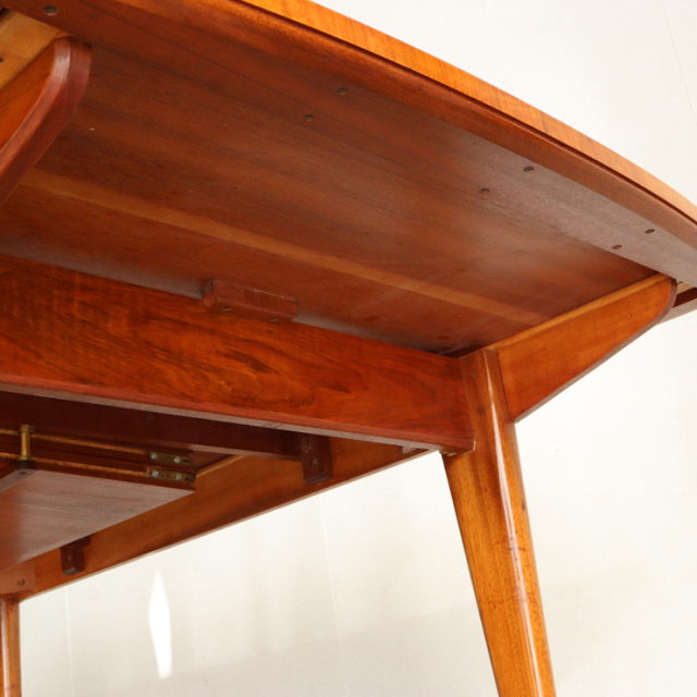 アルフレッド・コックスalfred coxのダイニングテーブル