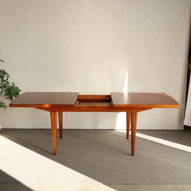 アルフレッド・コックスalfred coxのダイニングテーブル