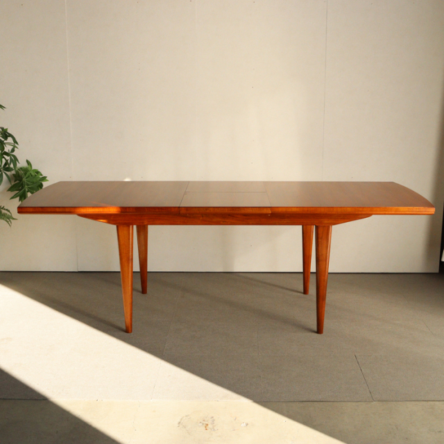 アルフレッド・コックスalfred coxのダイニングテーブル