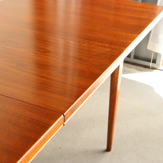 アルフレッド・コックスalfred coxのダイニングテーブル