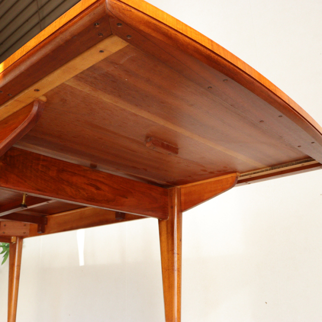 アルフレッド・コックスalfred coxのダイニングテーブル