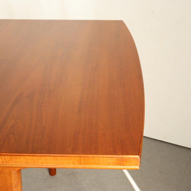 アルフレッド・コックスalfred coxのダイニングテーブル