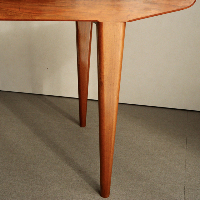 アルフレッド・コックスalfred coxのダイニングテーブル