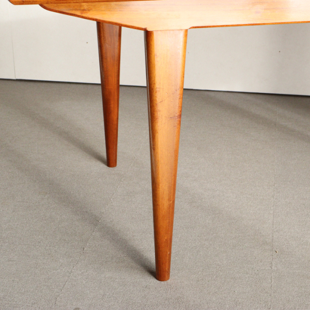 アルフレッド・コックスalfred coxのダイニングテーブル