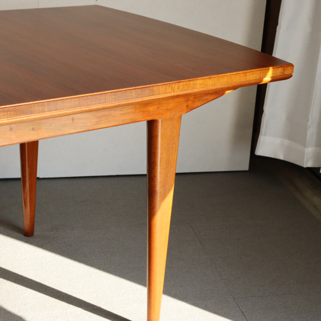 アルフレッド・コックスalfred coxのダイニングテーブル