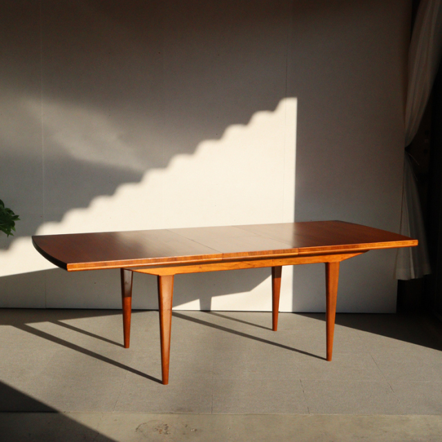 アルフレッド・コックスalfred coxのダイニングテーブル