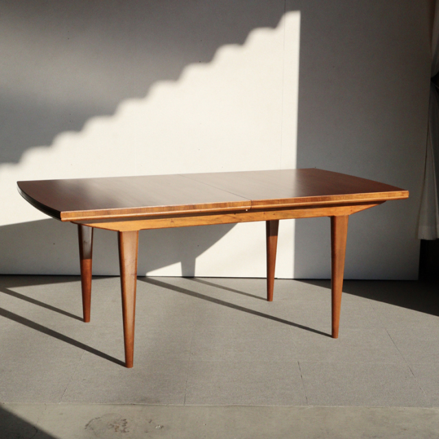 アルフレッド・コックスalfred coxのダイニングテーブル