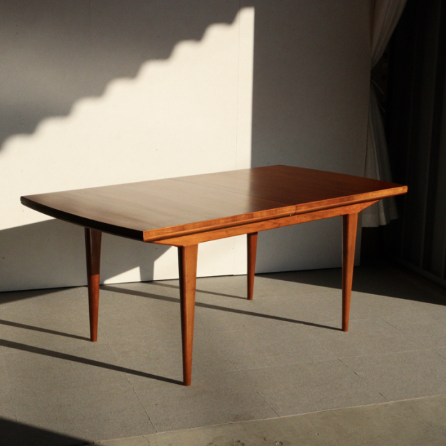 アルフレッド・コックスalfred coxのダイニングテーブル