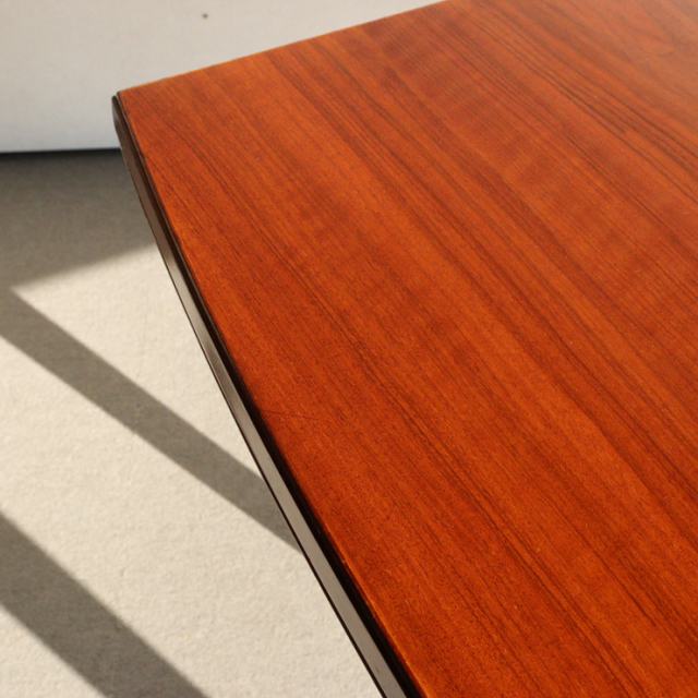 アルフレッド・コックスalfred coxのダイニングテーブル