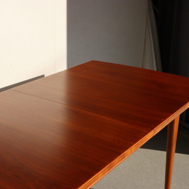 アルフレッド・コックスalfred coxのダイニングテーブル