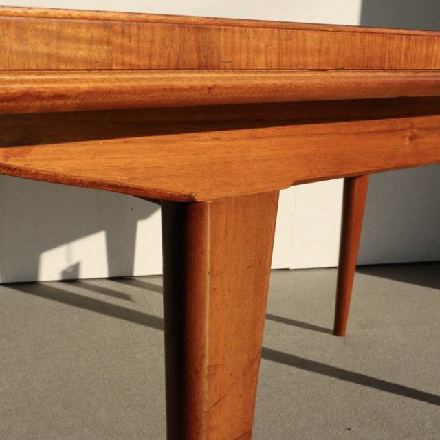 アルフレッド・コックスalfred coxのダイニングテーブル