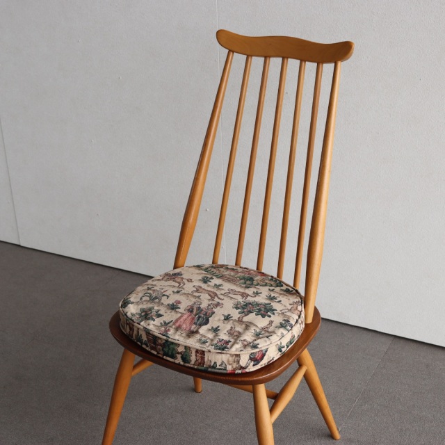 ERCOL 椅子用クッション未使用（狩猟柄刺繍）と使用感有り雉柄の2枚組み ERCOL 椅子用クッション未使用（狩猟柄刺繍）と使用感有り雉柄の