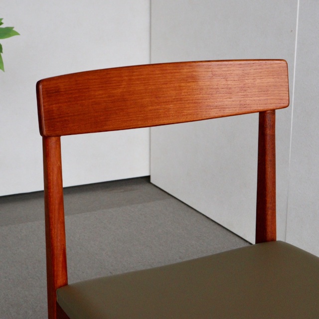 ウルファーツULFERTSのダイニングチェア