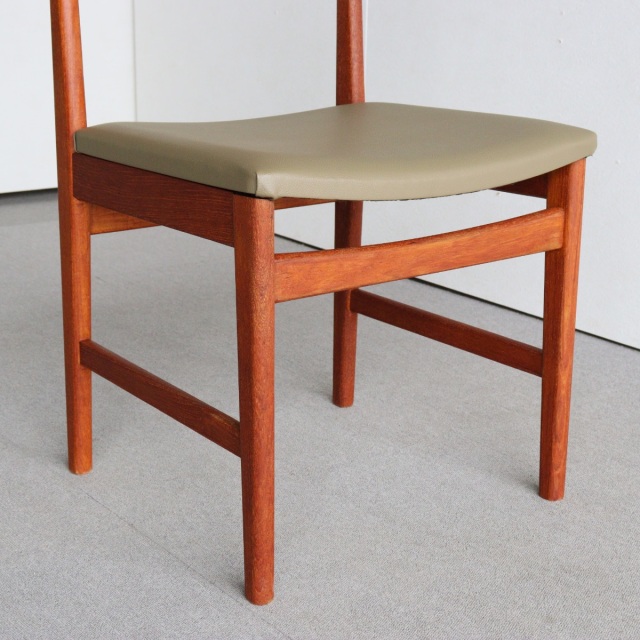 ウルファーツULFERTSのダイニングチェア