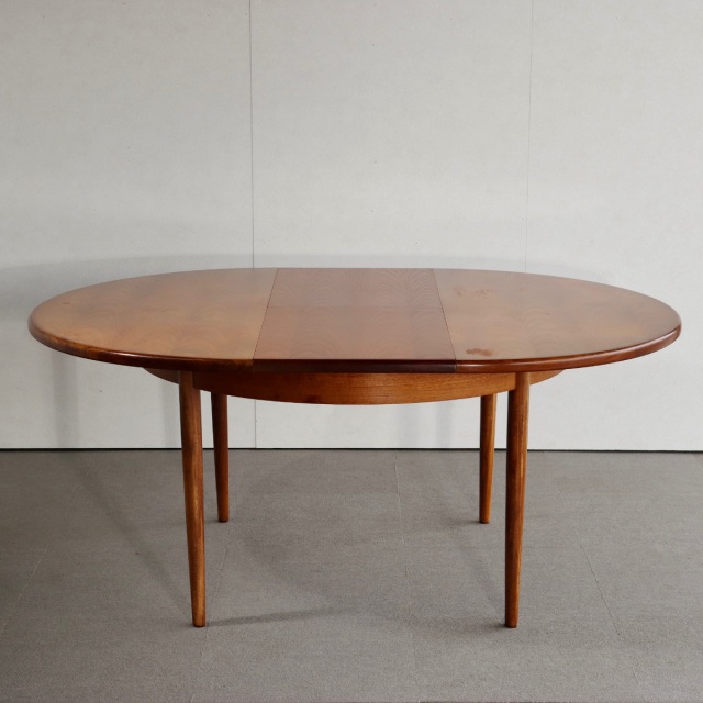 G-PLAN チーク　ラウンドダイニングテーブル　丸テーブルとオーバル2ウェイ G-PLAN チーク ラウンドダイニングテーブル 丸テーブルとオーバル2