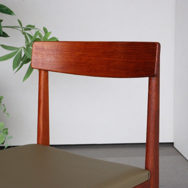 ウルファーツULFERTSのダイニングチェア