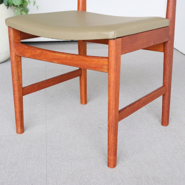 ウルファーツULFERTSのダイニングチェア