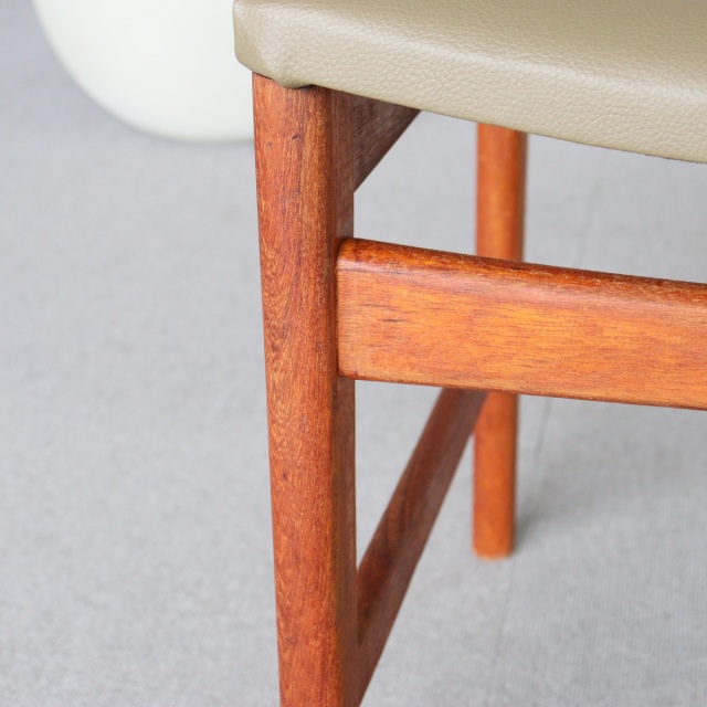 ウルファーツULFERTSのダイニングチェア