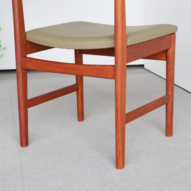 ウルファーツULFERTSのダイニングチェア