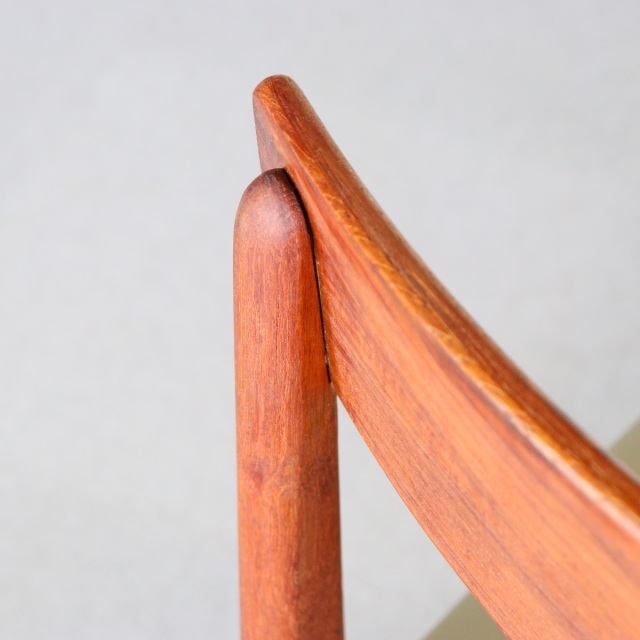 ウルファーツULFERTSのダイニングチェア