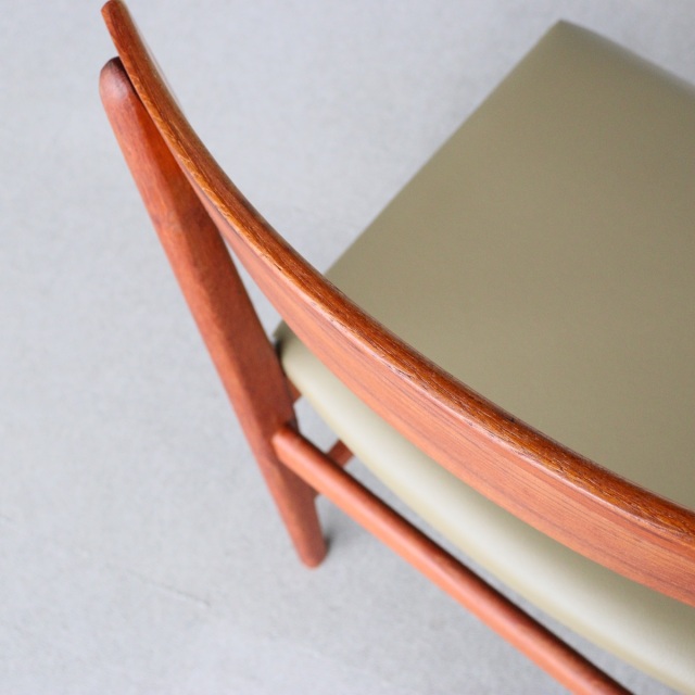 ウルファーツULFERTSのダイニングチェア