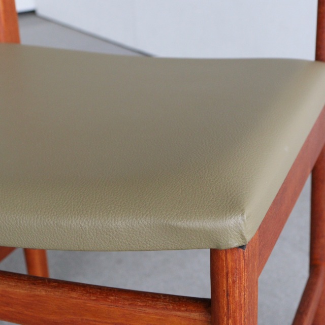 ウルファーツULFERTSのダイニングチェア