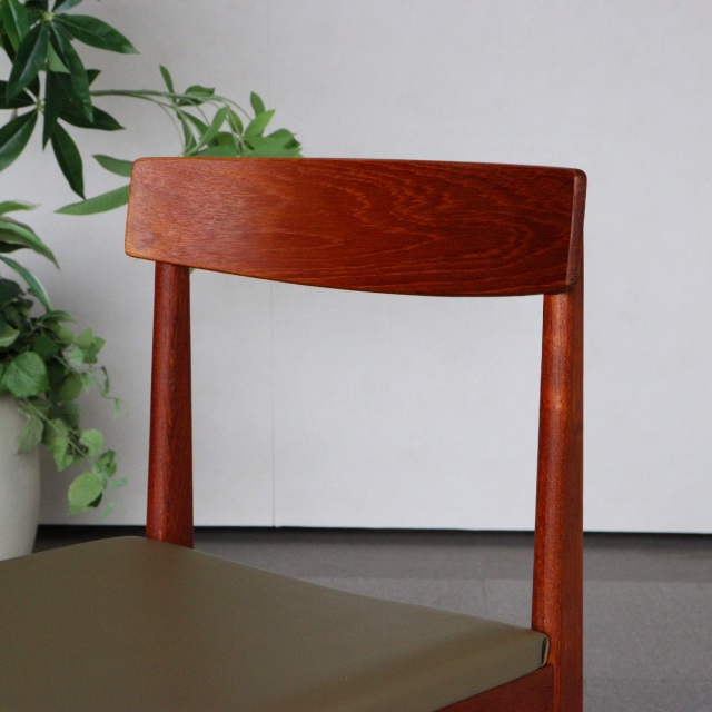 ウルファーツULFERTSのダイニングチェア