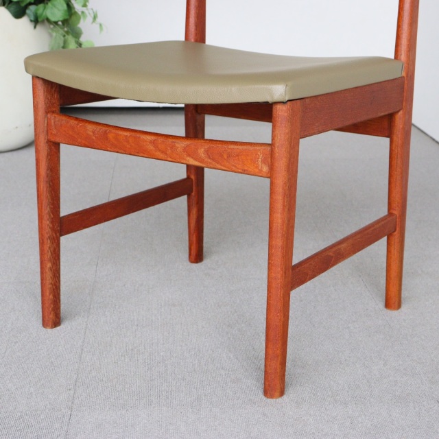 ウルファーツULFERTSのダイニングチェア