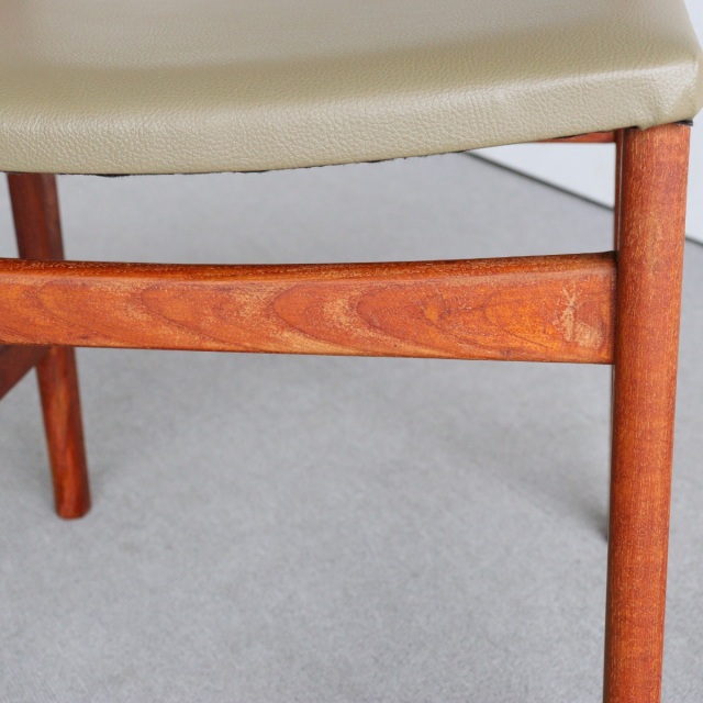 ウルファーツULFERTSのダイニングチェア