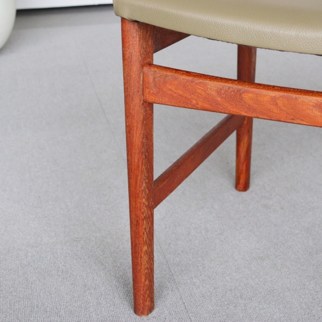 ウルファーツULFERTSのダイニングチェア