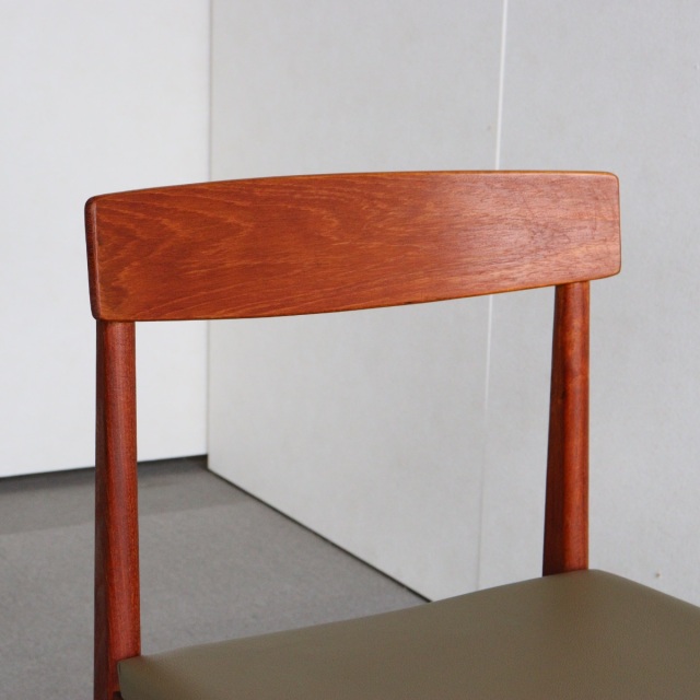 ウルファーツULFERTSのダイニングチェア