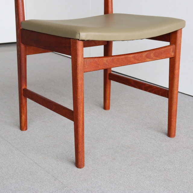 ウルファーツULFERTSのダイニングチェア