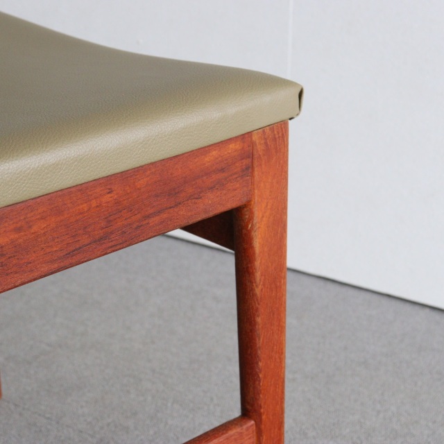 ウルファーツULFERTSのダイニングチェア