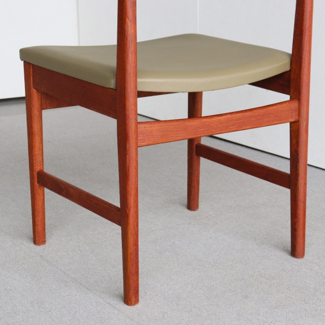 ウルファーツULFERTSのダイニングチェア