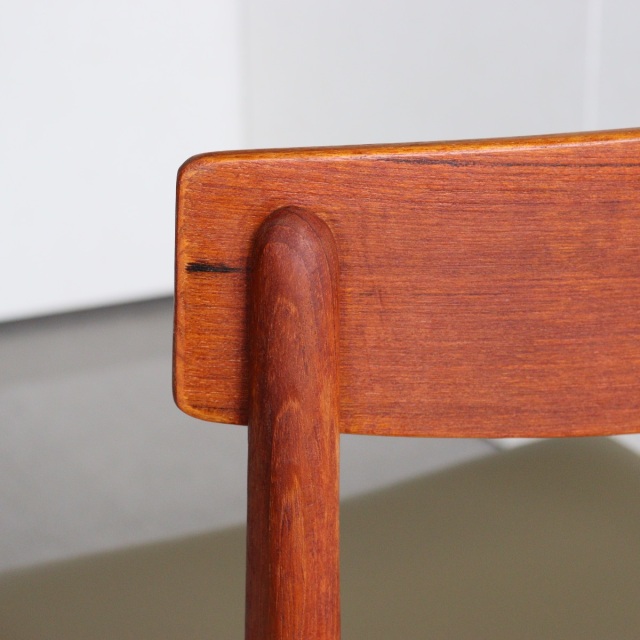 ウルファーツULFERTSのダイニングチェア