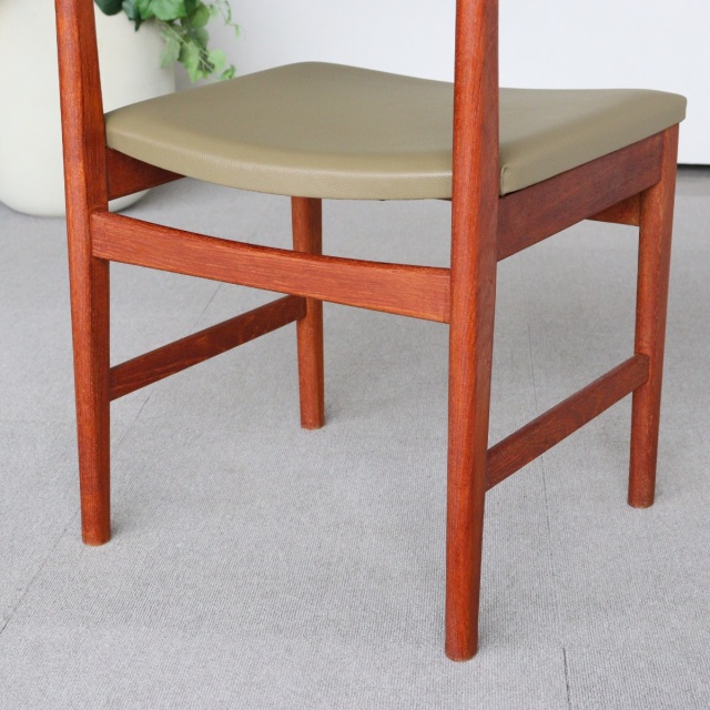 ウルファーツULFERTSのダイニングチェア