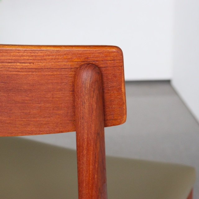 ウルファーツULFERTSのダイニングチェア