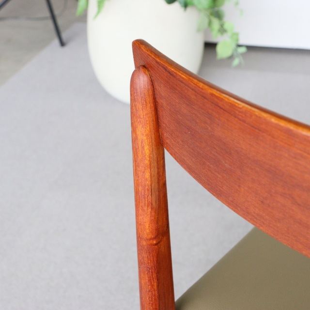 ウルファーツULFERTSのダイニングチェア