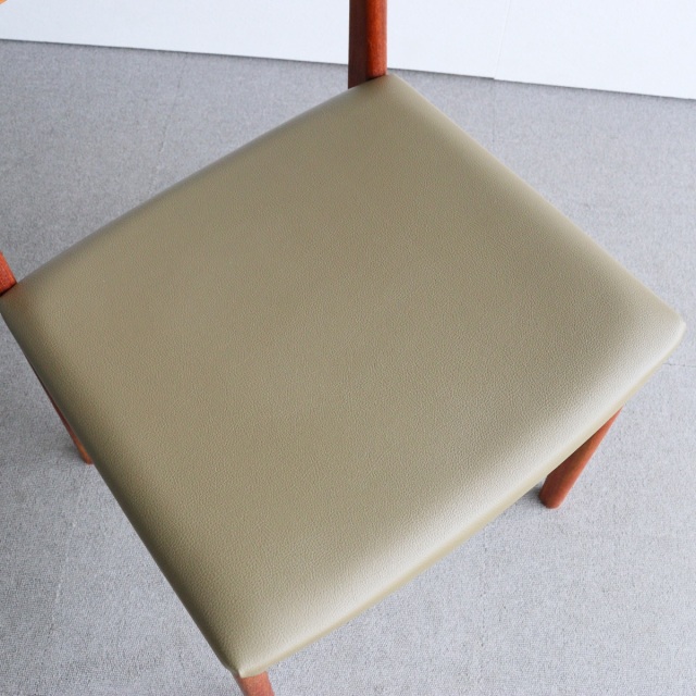 ウルファーツULFERTSのダイニングチェア