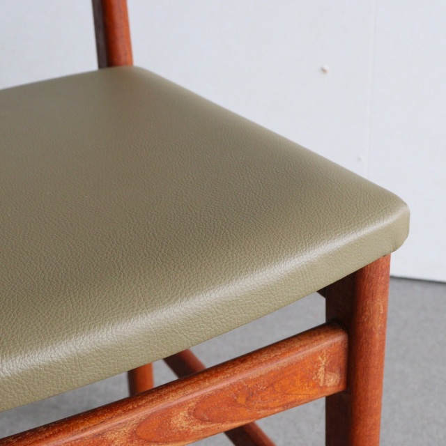 ウルファーツULFERTSのダイニングチェア