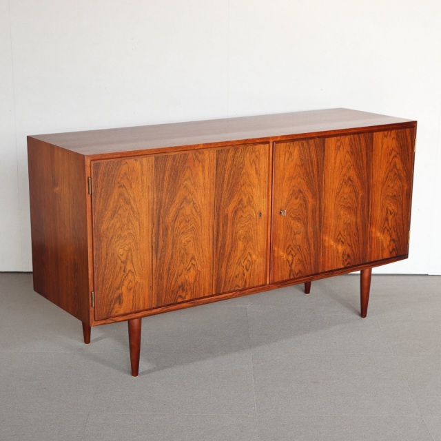 北欧・英国現地で目利きしたヴィンテージ・アンティークのサイドボード