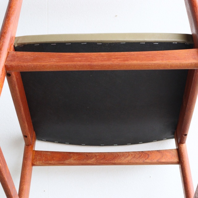 ウルファーツULFERTSのダイニングチェア