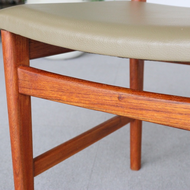 ウルファーツULFERTSのダイニングチェア