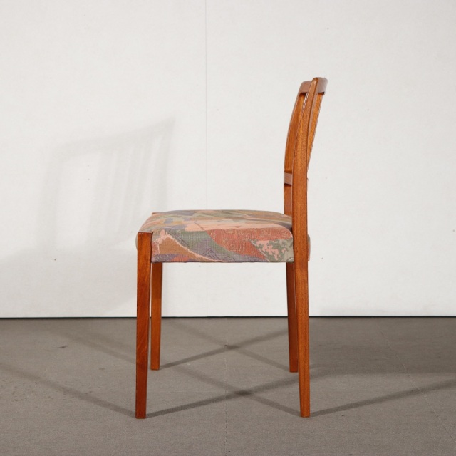 スウェーデン製ダイニングチェア